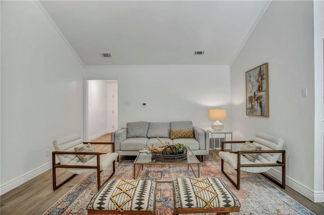 2416 Village WALK, Austin, TX 78744