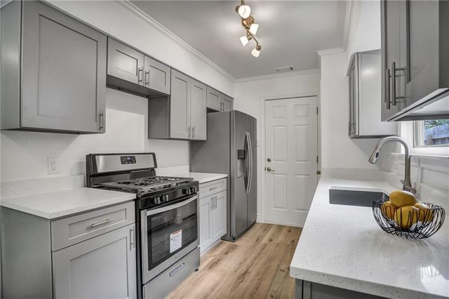 2416 Village WALK, Austin, TX 78744