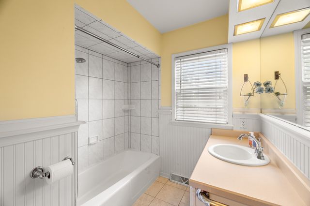 1015 Thornton Avenue, Des Moines, IA 50315