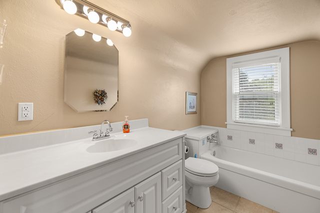 1015 Thornton Avenue, Des Moines, IA 50315