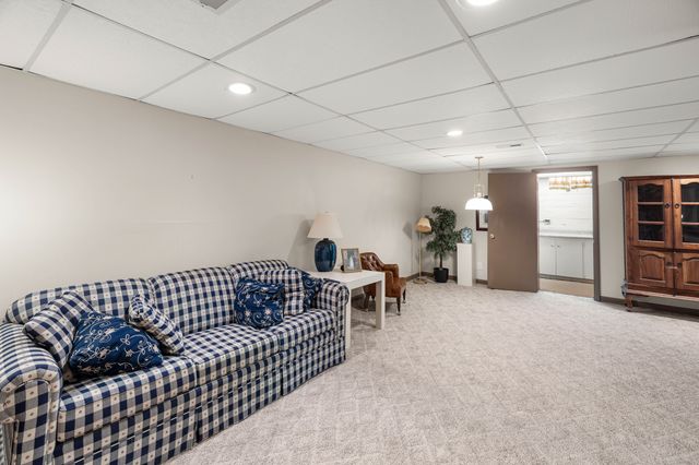 1015 Thornton Avenue, Des Moines, IA 50315