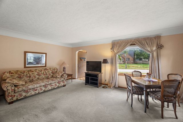 1015 Thornton Avenue, Des Moines, IA 50315