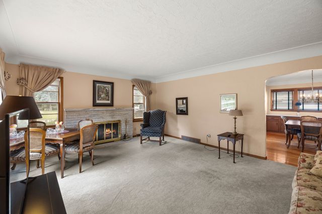 1015 Thornton Avenue, Des Moines, IA 50315