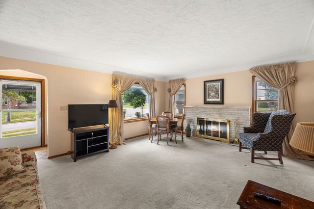 1015 Thornton Avenue, Des Moines, IA 50315