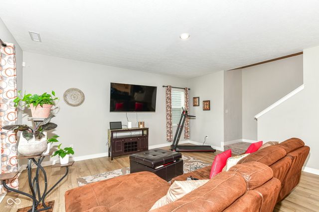 2515 S Carlota Drive, New Palestine, IN 46163