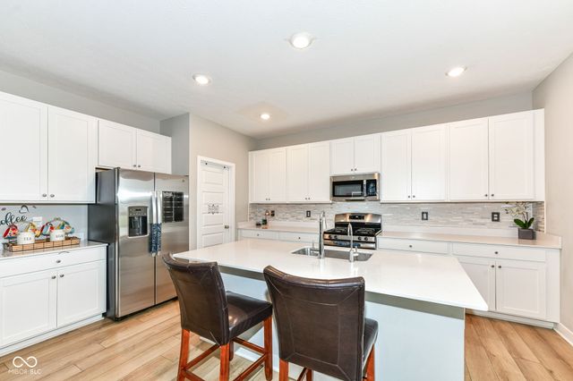 2515 S Carlota Drive, New Palestine, IN 46163