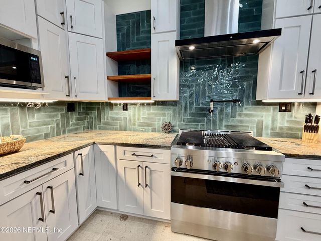 815 S 11TH Avenue S, Jacksonville Beach, FL 32250