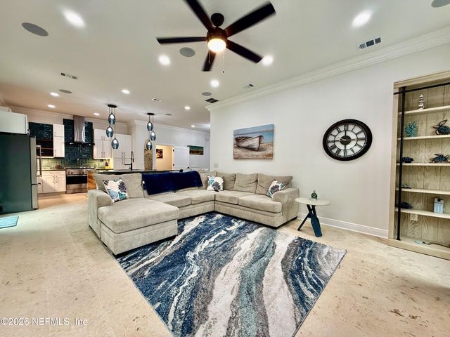 815 S 11TH Avenue S, Jacksonville Beach, FL 32250