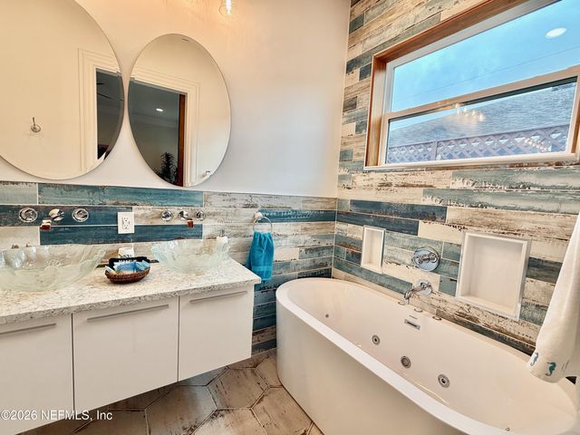 815 S 11TH Avenue S, Jacksonville Beach, FL 32250