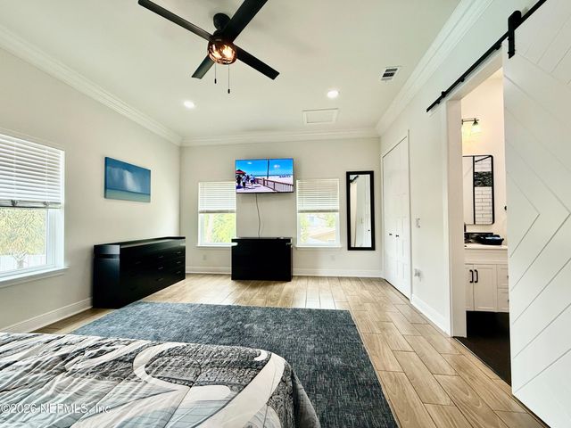 815 S 11TH Avenue S, Jacksonville Beach, FL 32250