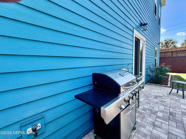 815 S 11TH Avenue S, Jacksonville Beach, FL 32250