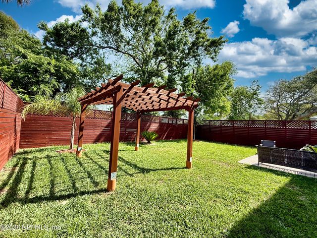 815 S 11TH Avenue S, Jacksonville Beach, FL 32250