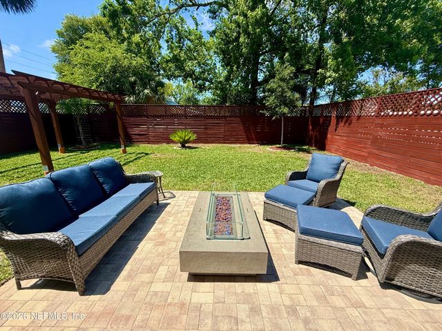 815 S 11TH Avenue S, Jacksonville Beach, FL 32250