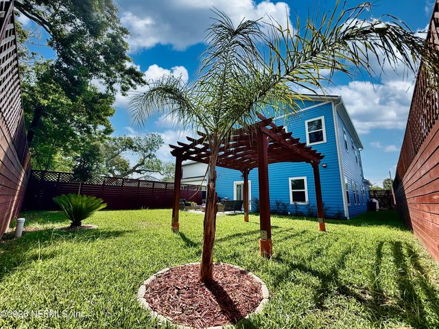815 S 11TH Avenue S, Jacksonville Beach, FL 32250