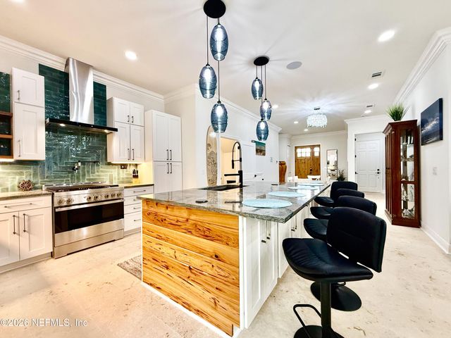 815 S 11TH Avenue S, Jacksonville Beach, FL 32250