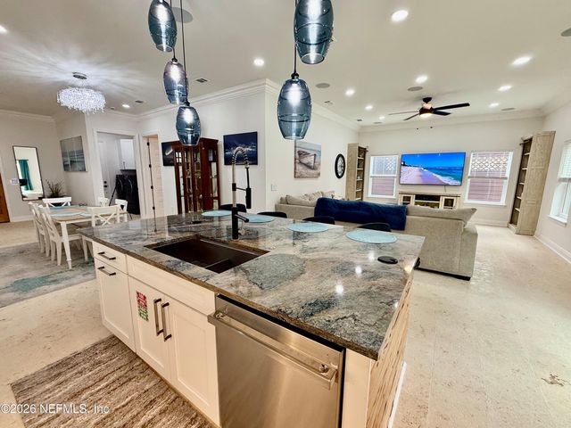 815 S 11TH Avenue S, Jacksonville Beach, FL 32250