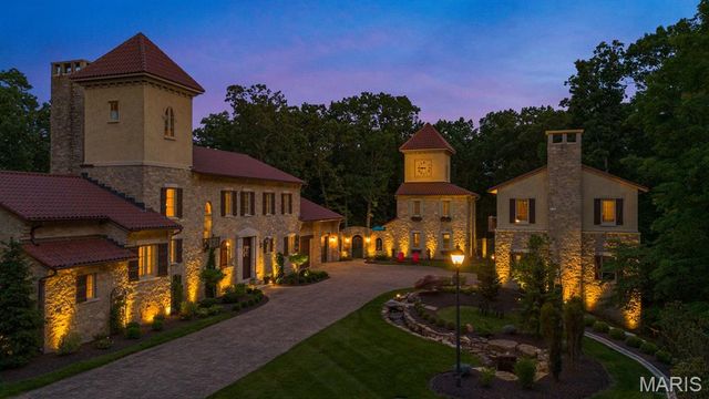 1042 Wings Road, St Albans, MO 63073