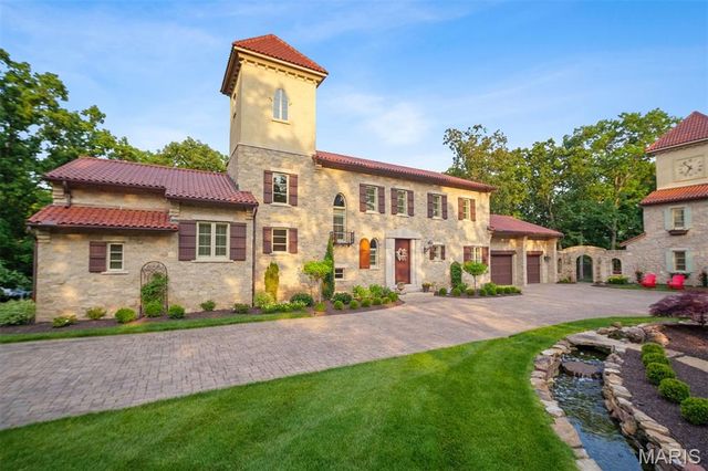 1042 Wings Road, St Albans, MO 63073