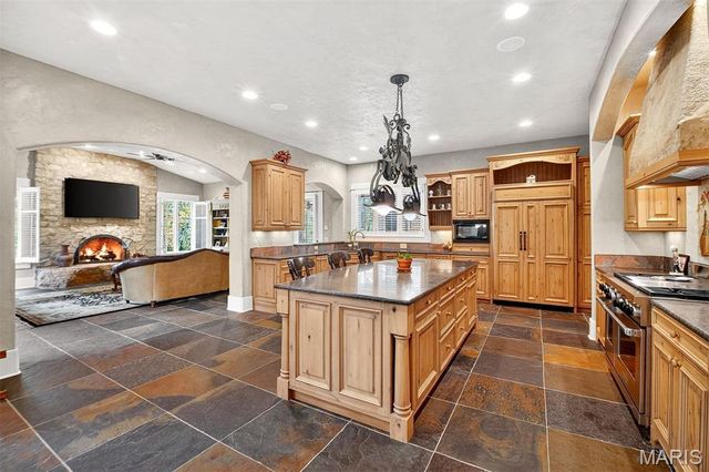 1042 Wings Road, St Albans, MO 63073