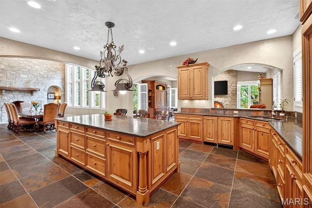 1042 Wings Road, St Albans, MO 63073