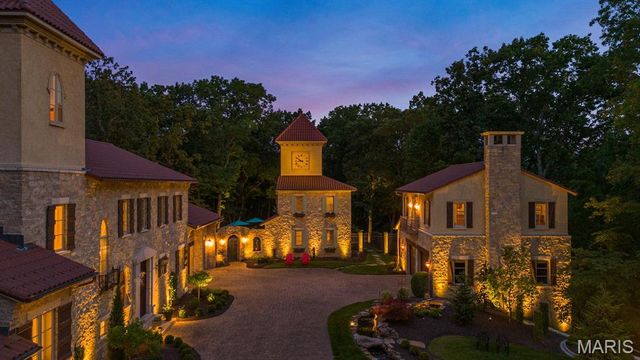 1042 Wings Road, St Albans, MO 63073