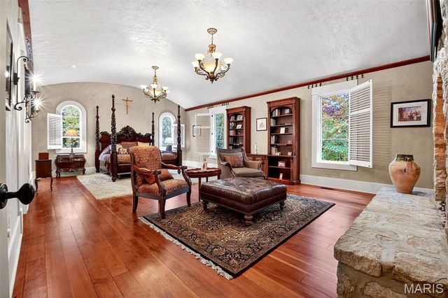 1042 Wings Road, St Albans, MO 63073