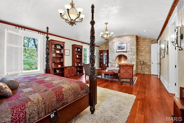 1042 Wings Road, St Albans, MO 63073