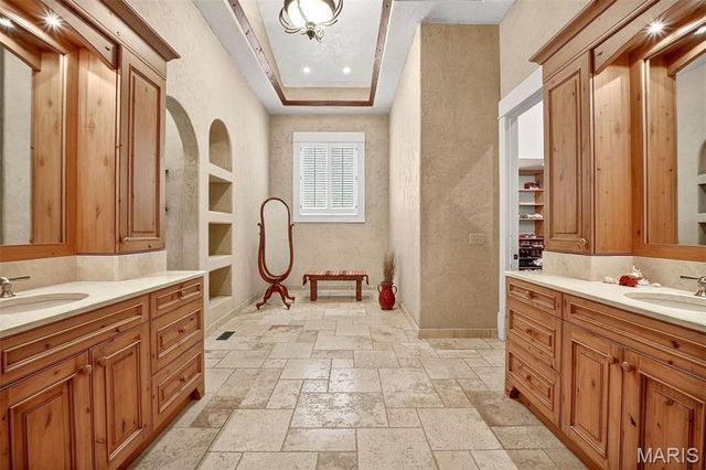 1042 Wings Road, St Albans, MO 63073