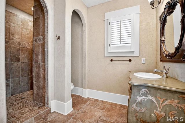 1042 Wings Road, St Albans, MO 63073