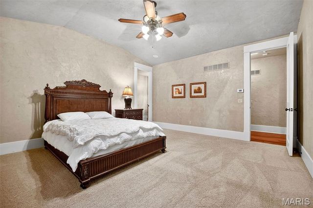 1042 Wings Road, St Albans, MO 63073