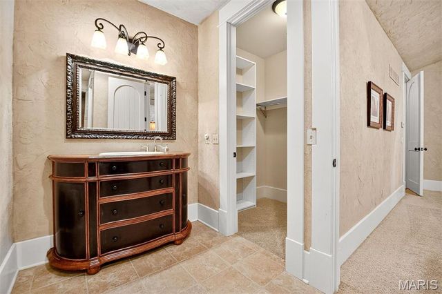 1042 Wings Road, St Albans, MO 63073