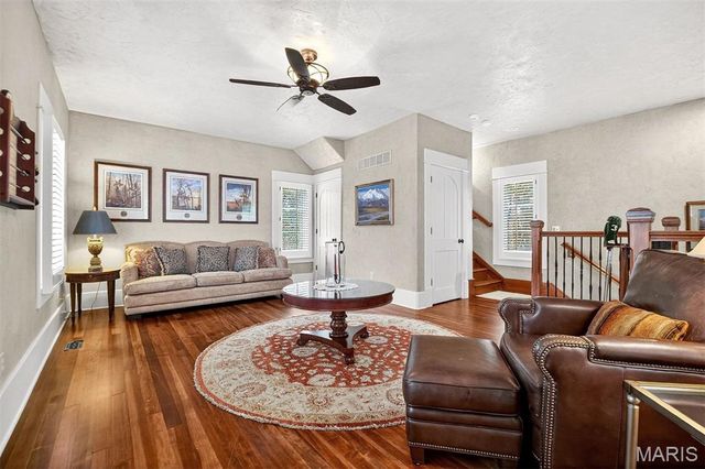 1042 Wings Road, St Albans, MO 63073