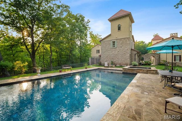 1042 Wings Road, St Albans, MO 63073