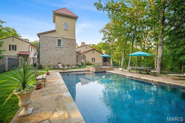 1042 Wings Road, St Albans, MO 63073