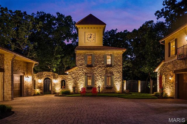 1042 Wings Road, St Albans, MO 63073