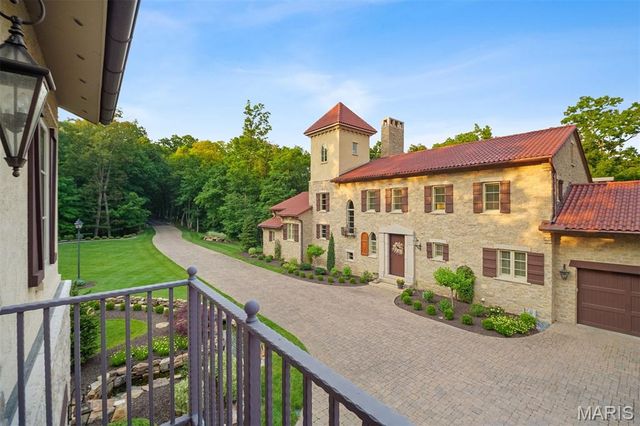 1042 Wings Road, St Albans, MO 63073