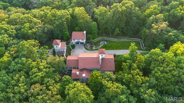 1042 Wings Road, St Albans, MO 63073