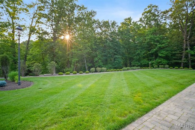 1042 Wings Road, St Albans, MO 63073