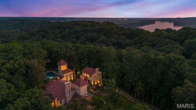 1042 Wings Road, St Albans, MO 63073