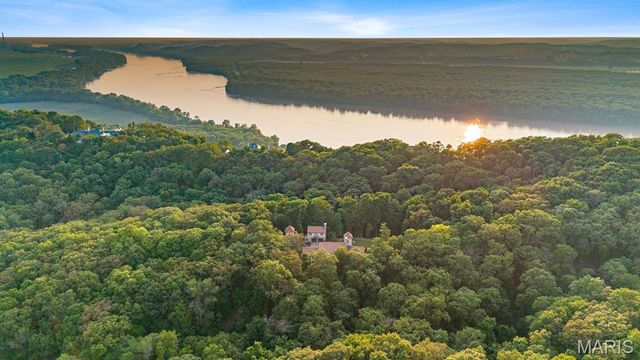 1042 Wings Road, St Albans, MO 63073