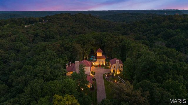 1042 Wings Road, St Albans, MO 63073