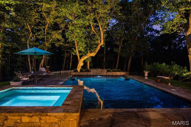 1042 Wings Road, St Albans, MO 63073