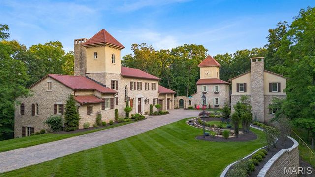 1042 Wings Road, St Albans, MO 63073