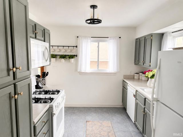 2910 Erskine Boulevard, South Bend, IN 46614