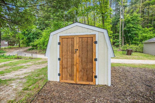 6026 Keeney Road, Six Lakes, MI 48886