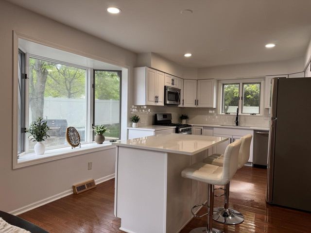 7944 Cooper ROAD, Kenosha, WI 53142