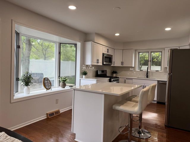 7944 Cooper ROAD, Kenosha, WI 53142
