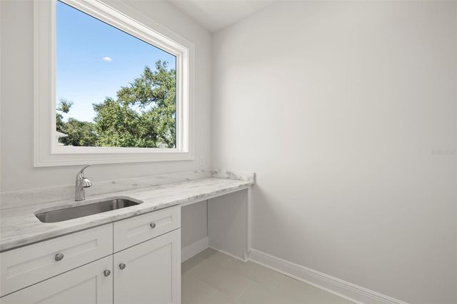 4605 W SAN JOSE STREET, Tampa, FL 33629