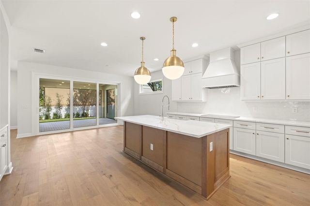 4605 W SAN JOSE STREET, Tampa, FL 33629