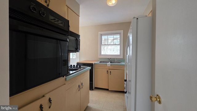 6125 FISHERS STATION RD, Lothian, MD 20711